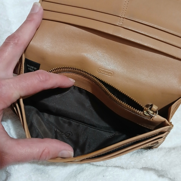 EUC, Coach wallet. - Picture 6 of 9